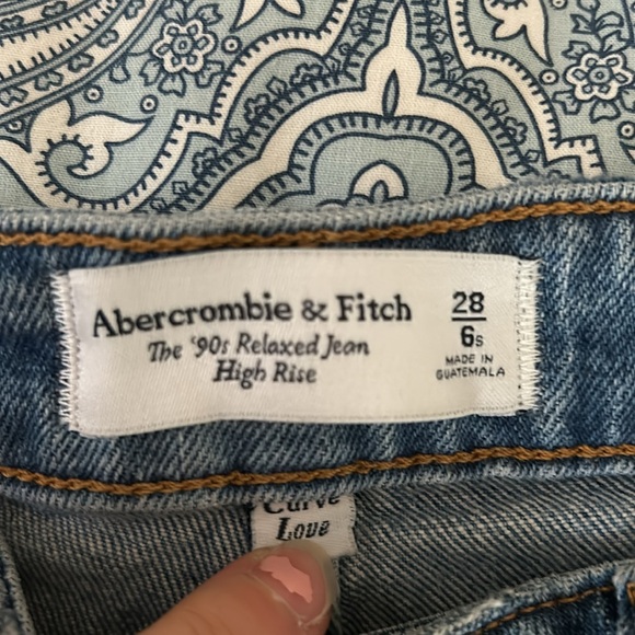 A&F Curve Love High Rise 90s Relaxed Jean - Picture 4 of 5